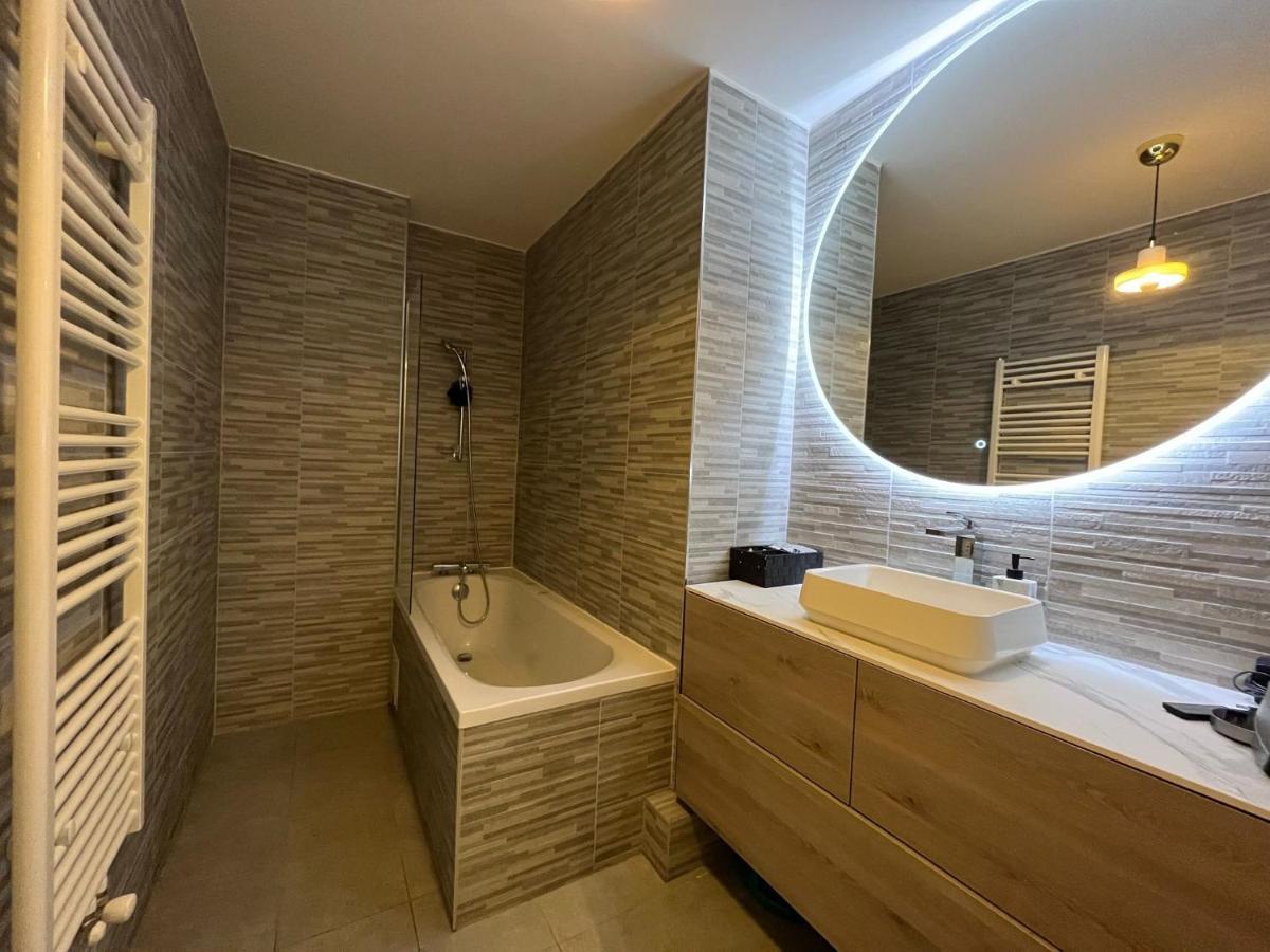 Appartement Luxueux Climatise Avec Terrasse, 6 Couchages - 17Eme Arrondissement De Paris Clichy Luaran gambar