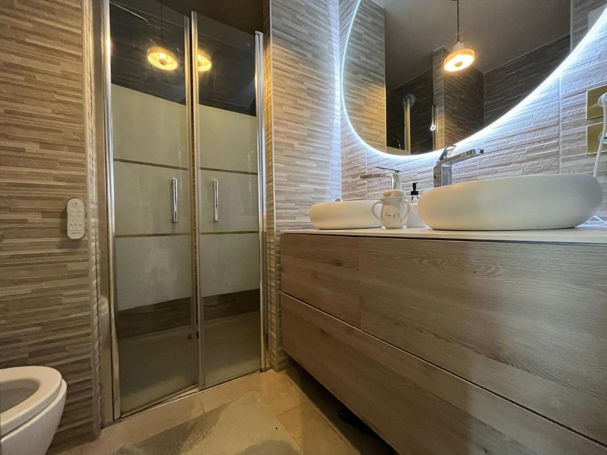 Appartement Luxueux Climatise Avec Terrasse, 6 Couchages - 17Eme Arrondissement De Paris Clichy Luaran gambar
